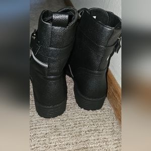 Size: 7 colors:black